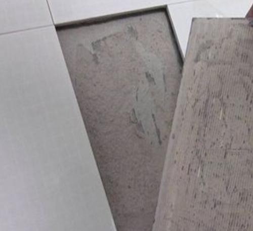 江门市瓷砖空鼓维修公司分享瓷砖铺贴时如果打浆（即涂抹在瓷砖背面和基层上的砂浆或瓷砖胶）过少，会带来以下问题